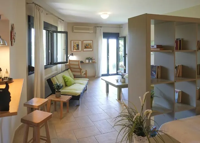 Apartment With Garden In Thessaloniki.