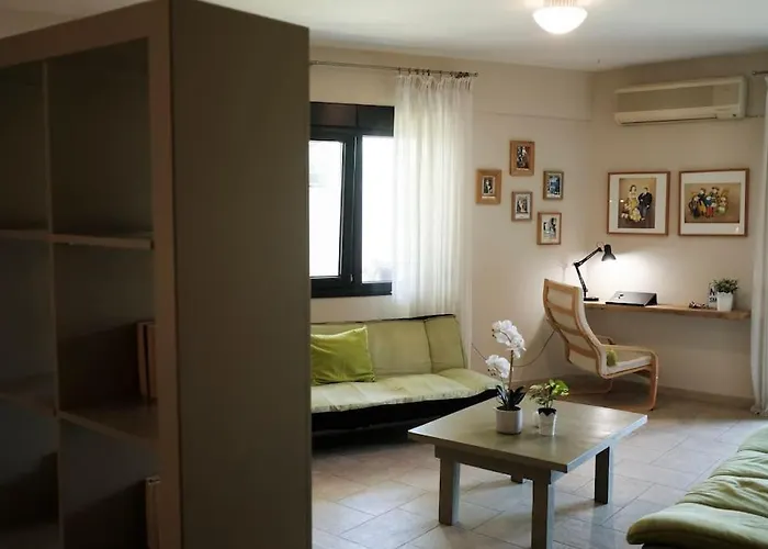 Apartment With Garden In Thessaloniki.