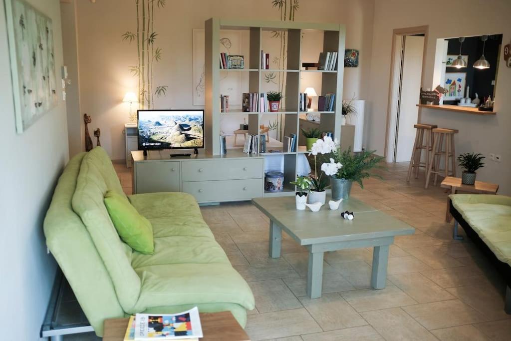 With Garden In Thessaloniki. Apartment *